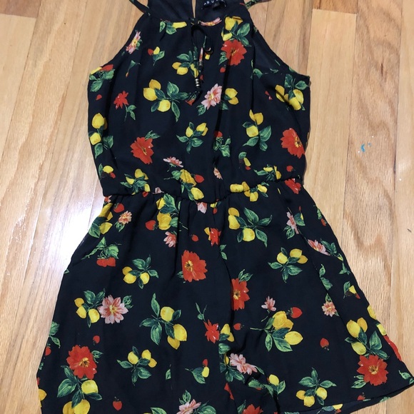 Floral spring romper AS U WISH size small 💐 - Picture 4 of 5